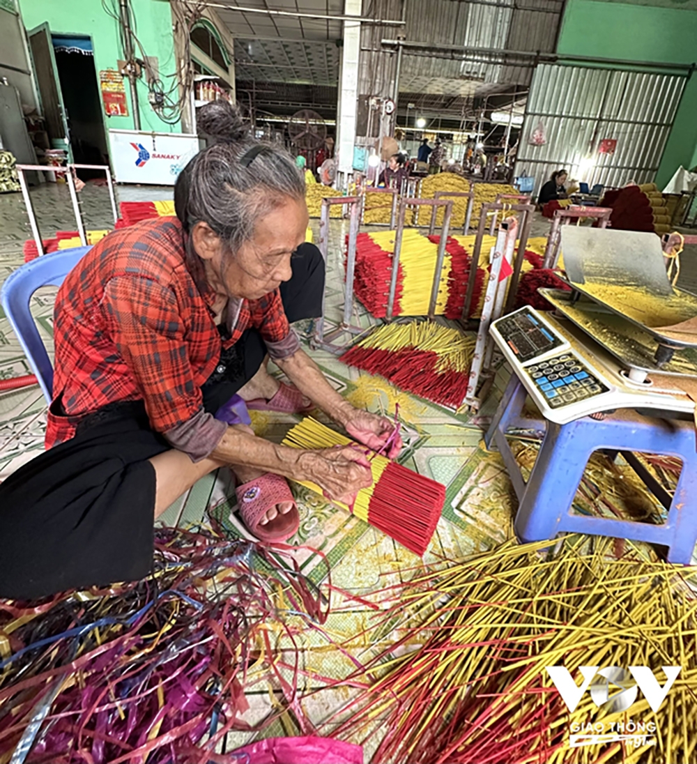 lang nhang le minh xuan - noi luu giu huong tram cua ky uc hinh anh 5