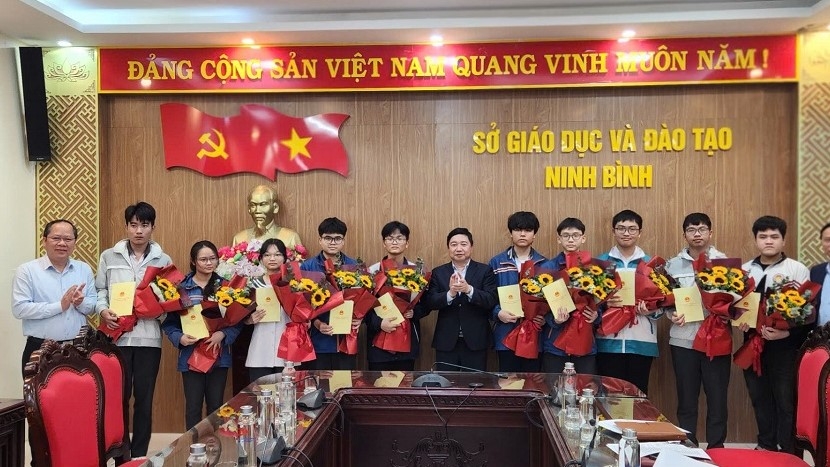 ba hoc sinh ninh binh gop mat trong doi tuyen olympic quoc te va khu vuc nam 2026 hinh anh 1