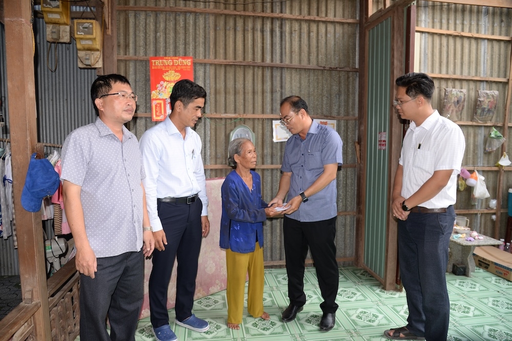 Đồng Tháp khẩn trương khắc phục thiệt hại do giông, lốc làm tốc mái 49 căn nhà dân