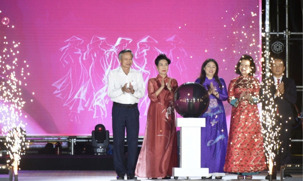 2026 da nang ao dai festival opens with traditional performances picture 1