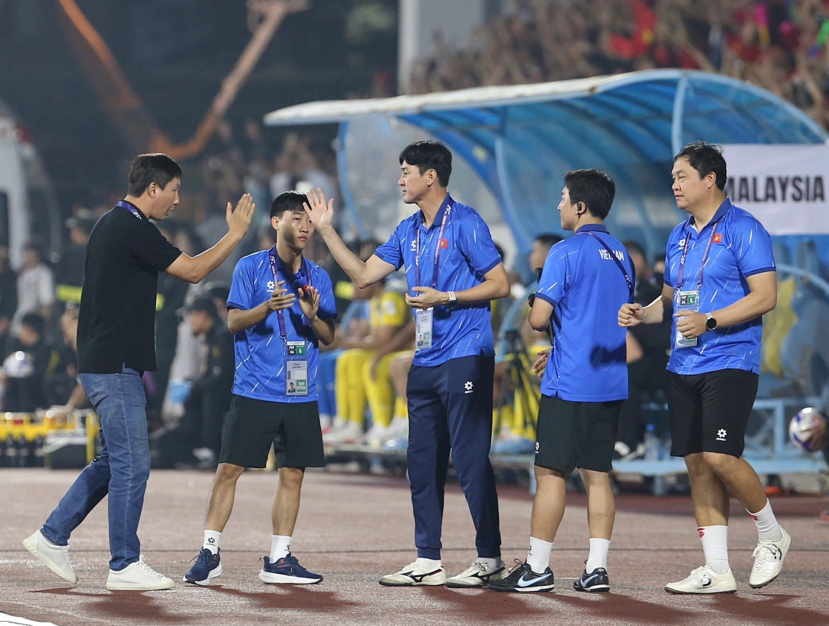  canh tay phai cua hlv kim sang sik bat ngo chia tay Dt viet nam hinh anh 1