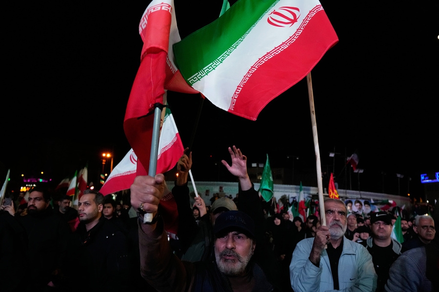 hang nghin nguoi dan iran tuan hanh an mung lenh ngung ban hinh anh 6