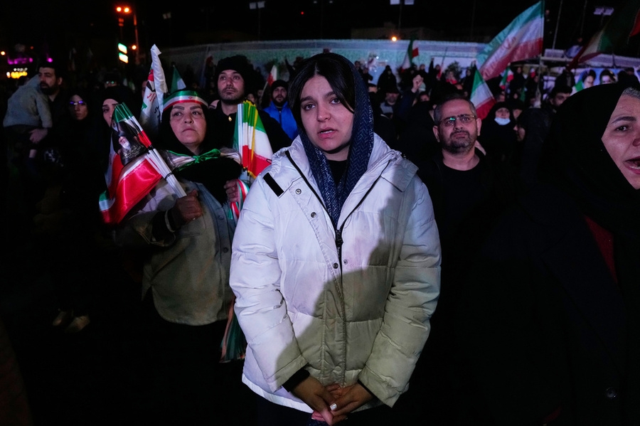 hang nghin nguoi dan iran tuan hanh an mung lenh ngung ban hinh anh 8