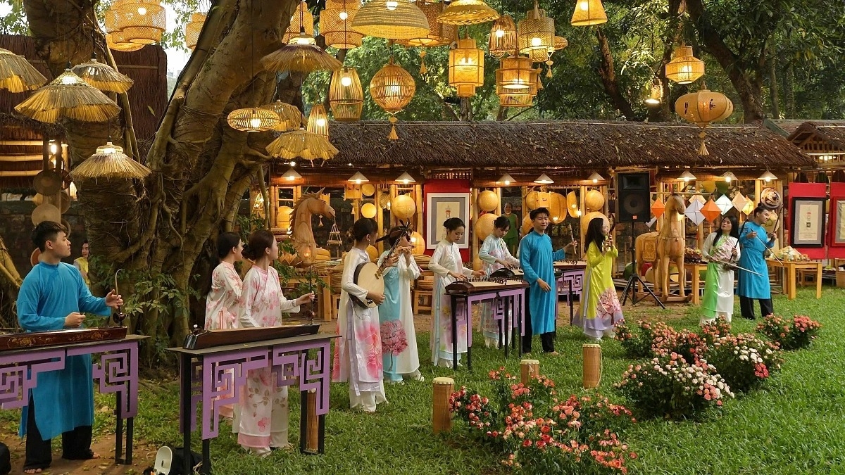 hanoi temple of literature marks 950 years with garden of light display picture 3