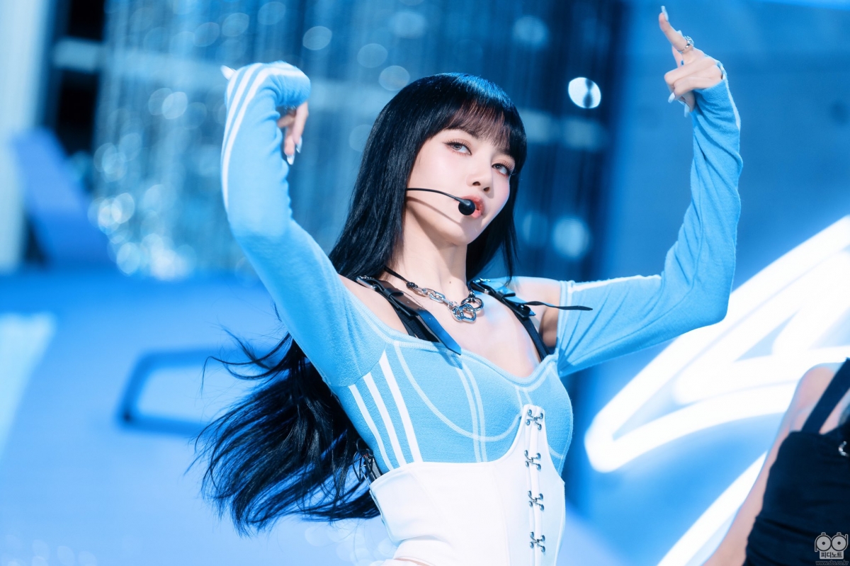 lisa-blackpink-inkigayo-27092022.jpeg.jpg