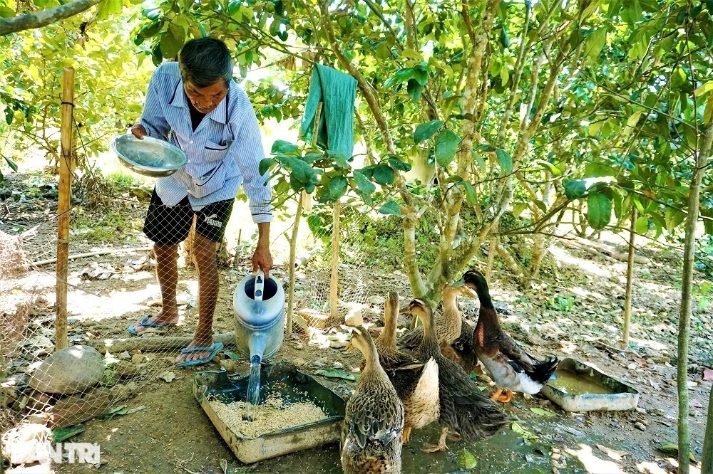 man in central vietnam claims over 50 years without normal sleep picture 2