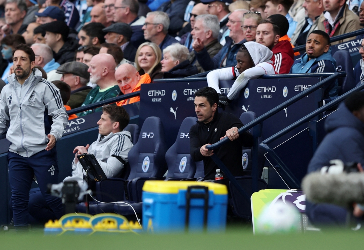 loat bieu cam kho do cua mikel arteta trong ngay arsenal thua man city hinh anh 4