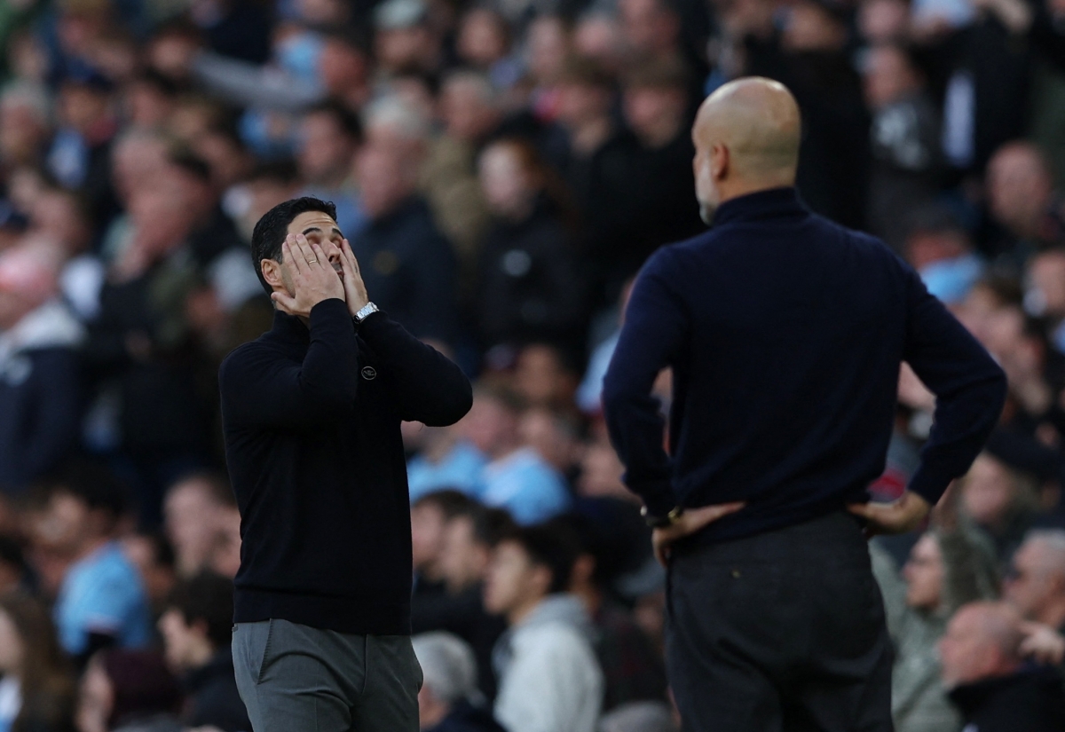 loat bieu cam kho do cua mikel arteta trong ngay arsenal thua man city hinh anh 3