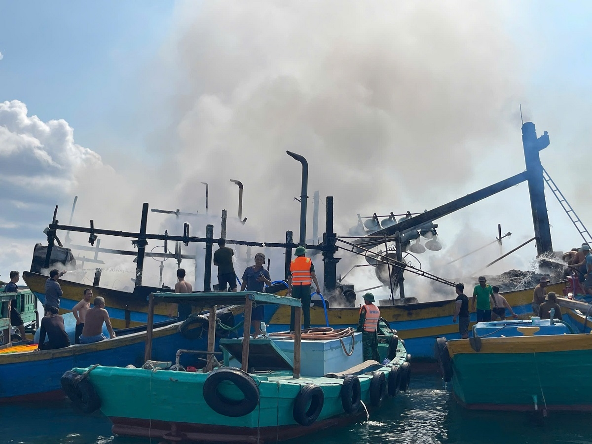 ro ri binh ga luc nau an lam chay tau ca o lam Dong hinh anh 1