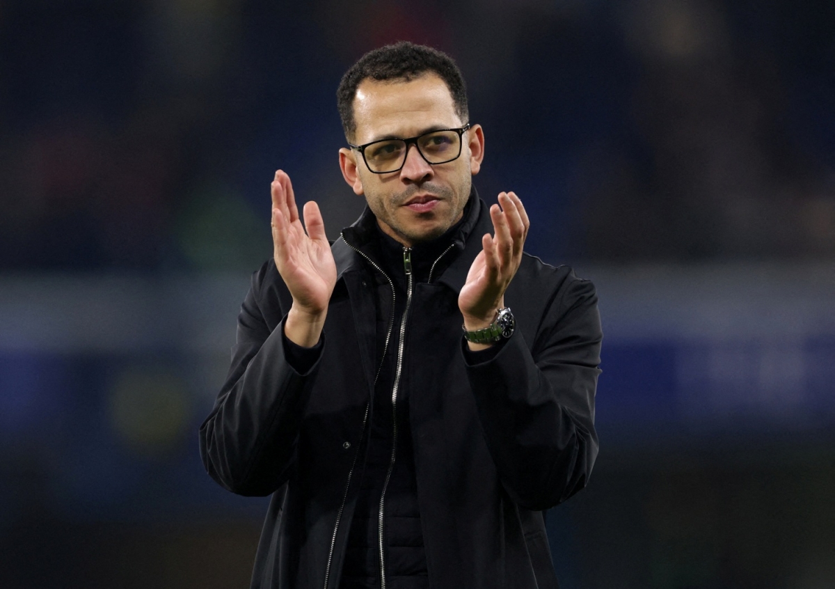 ly do chelsea sa thai hlv liam rosenior hinh anh 1