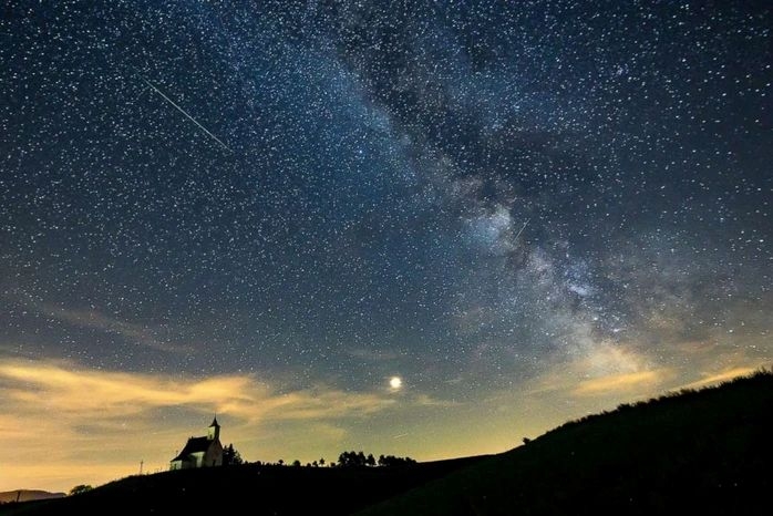 2,500-year-old lyrid meteor shower to peak tonight for local stargazers picture 1