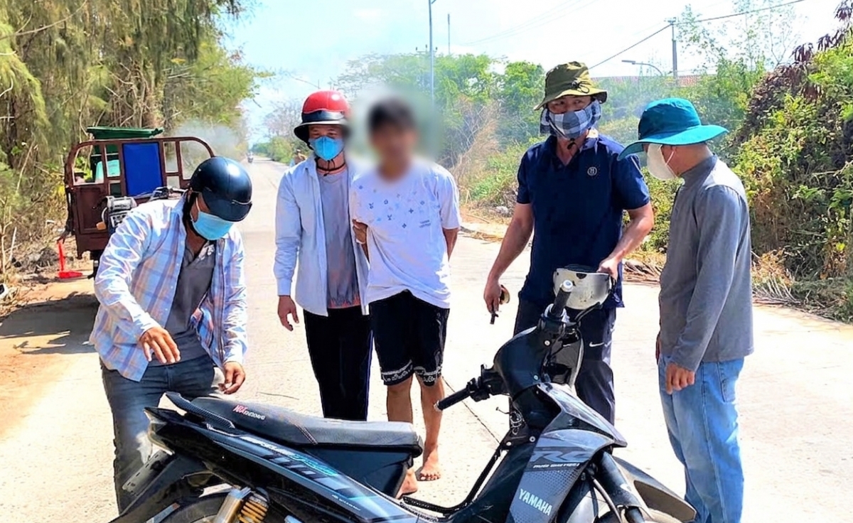 bien phong ca mau phat hien doi tuong tang tru ma tuy hinh anh 2