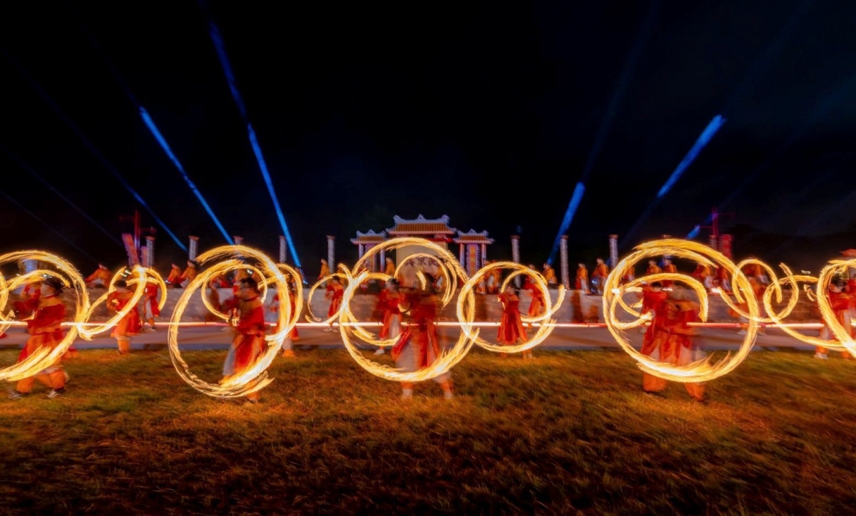 chuong trinh hoang cung huyen ao tai Dai noi hue mien phi phuc vu cong dong hinh anh 7