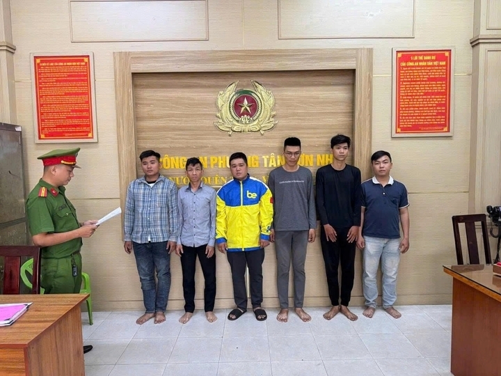 mau thuan tren facebook, 8 nguoi hen danh nhau tai quan ca phe hinh anh 1