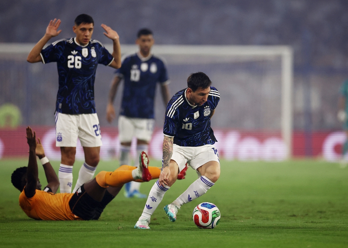 messi nhuong dong doi sut penalty trong chien thang 5 sao cua Dt argentina hinh anh 8