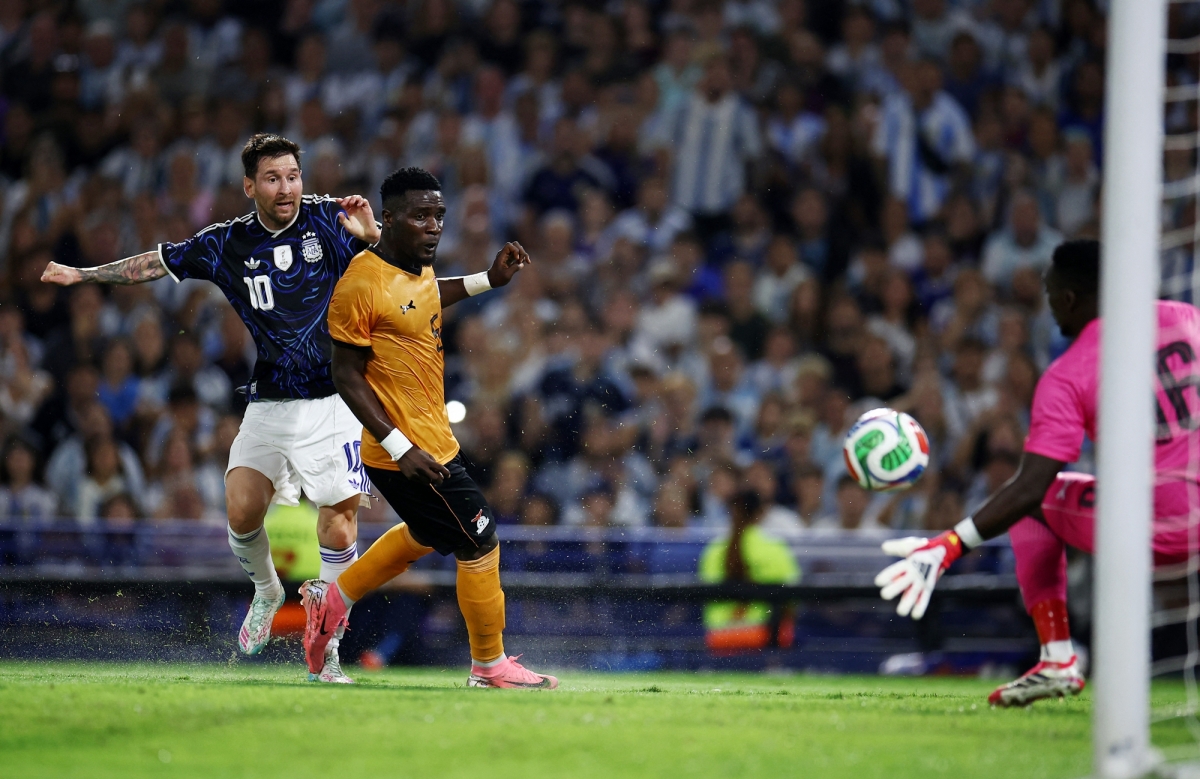 messi nhuong dong doi sut penalty trong chien thang 5 sao cua Dt argentina hinh anh 3