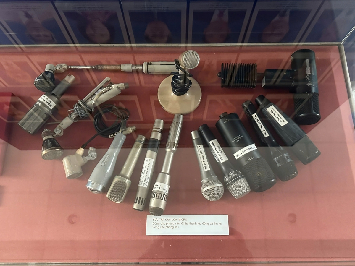 trung bay hien vat phat thanh tai hien dau moc lich su cua Dai tieng noi viet nam hinh anh 1