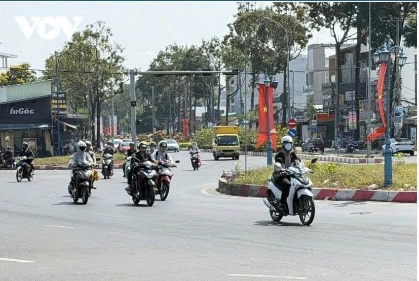 thoi tiet ngay 22 4 mien bac nang gian doan, trung bo nang nong gay gat hinh anh 1