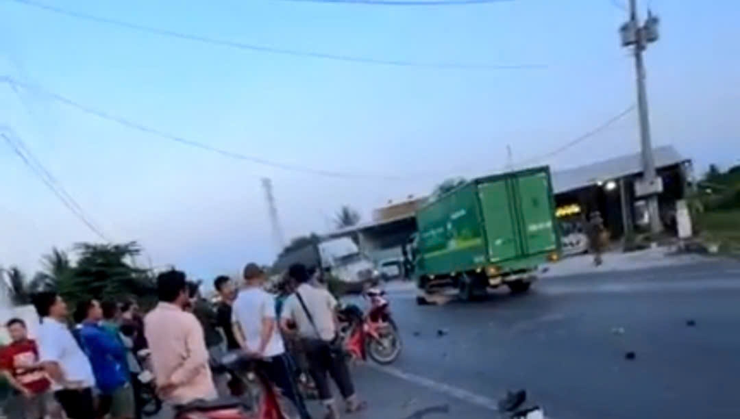 lam ro vu va cham giao thong lien hoan lam 4 nguoi thuong vong tai Dong thap hinh anh 2