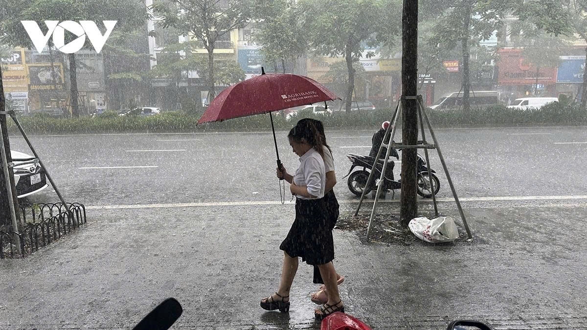 thoi tiet hom nay 18 4 canh bao vung nui va trung du bac bo co mua da, gio giat hinh anh 1