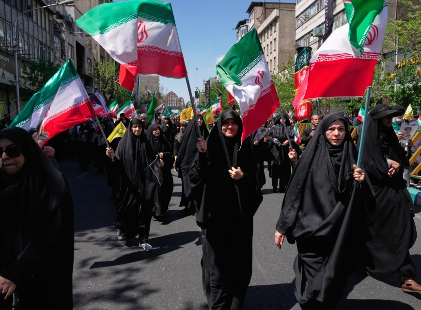 nong the gioi ngay 16 4 my dieu hon 1 van binh si phong toa cang iran hinh anh 2