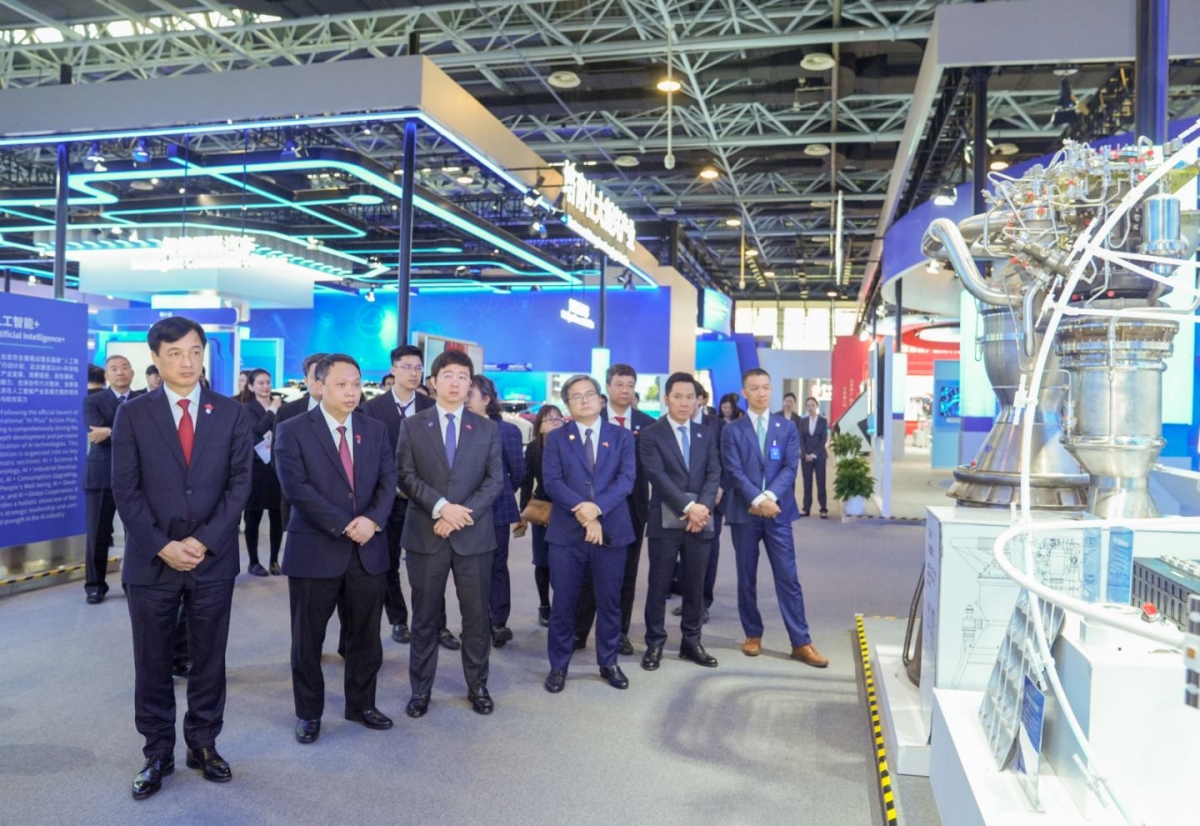 truong ban to chuc tw lam viec voi ban quan ly khu cong nghe cao trung quan thon hinh anh 3