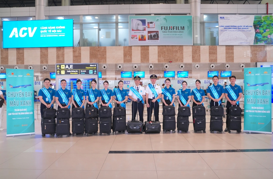 vietnam airlines phoi hop bo quoc phong to chuc chuyen bay mau xanh hinh anh 3