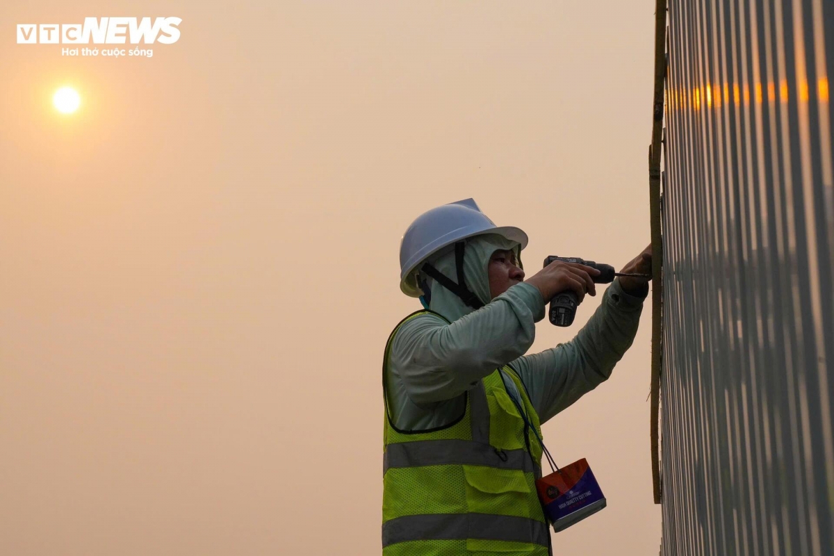 nguoi ha noi nung minh trong dot nang nong gay gat dau tien nam 2026 hinh anh 11