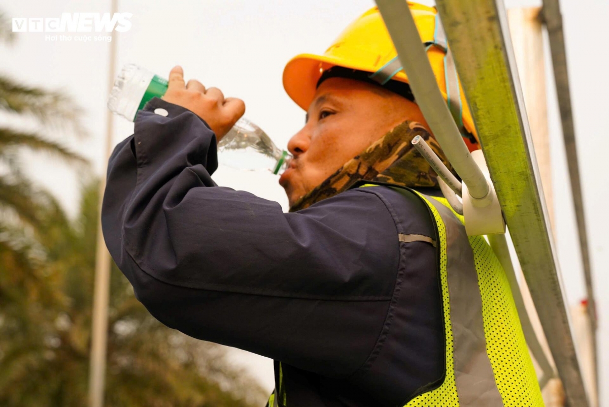 nguoi ha noi nung minh trong dot nang nong gay gat dau tien nam 2026 hinh anh 7