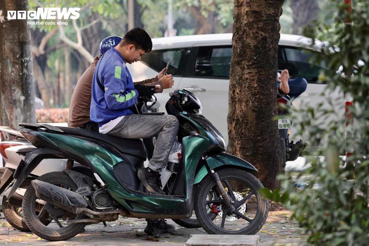 nguoi ha noi nung minh trong dot nang nong gay gat dau tien nam 2026 hinh anh 9