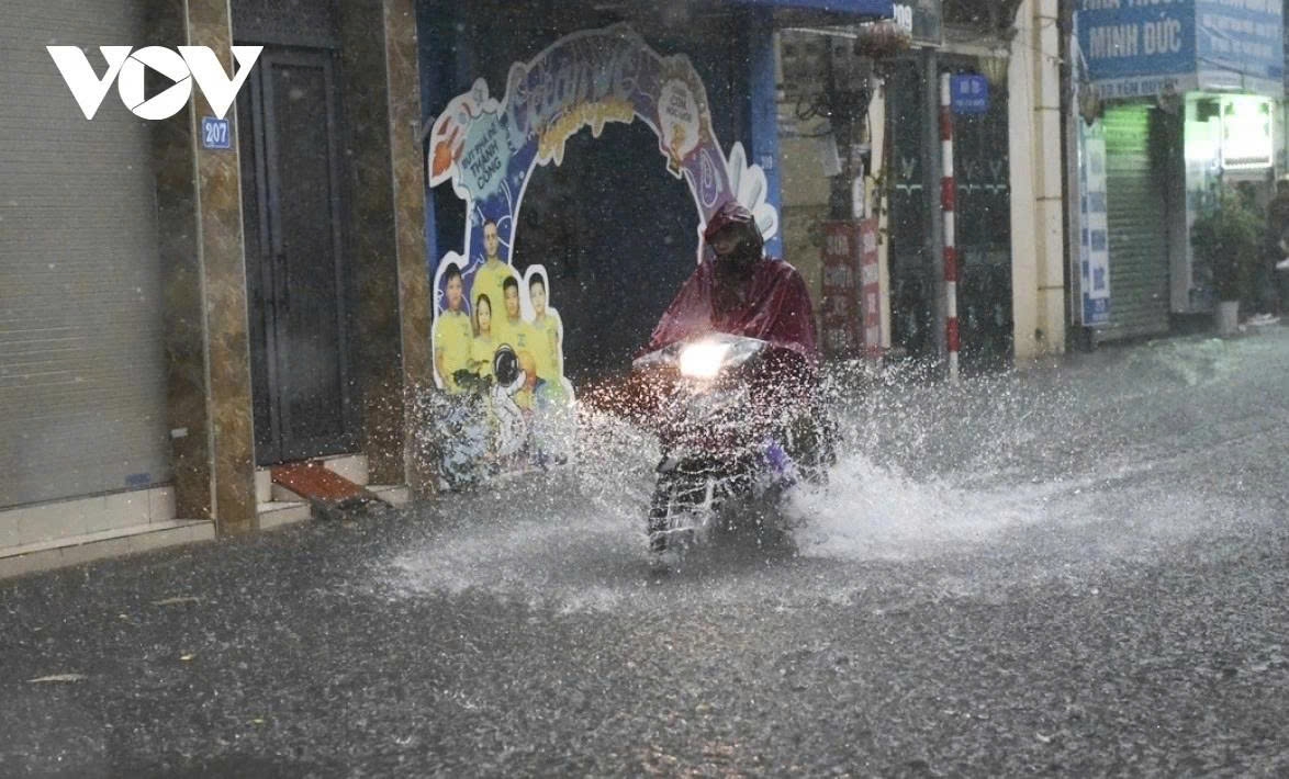 thoi tiet ngay 17 4 bac bo mua dong dien rong, trung bo - nam bo nang nong hinh anh 1