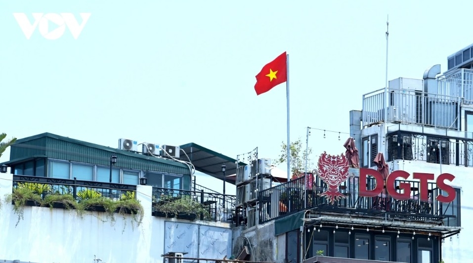 national flags a familiar sight on city streets picture 3