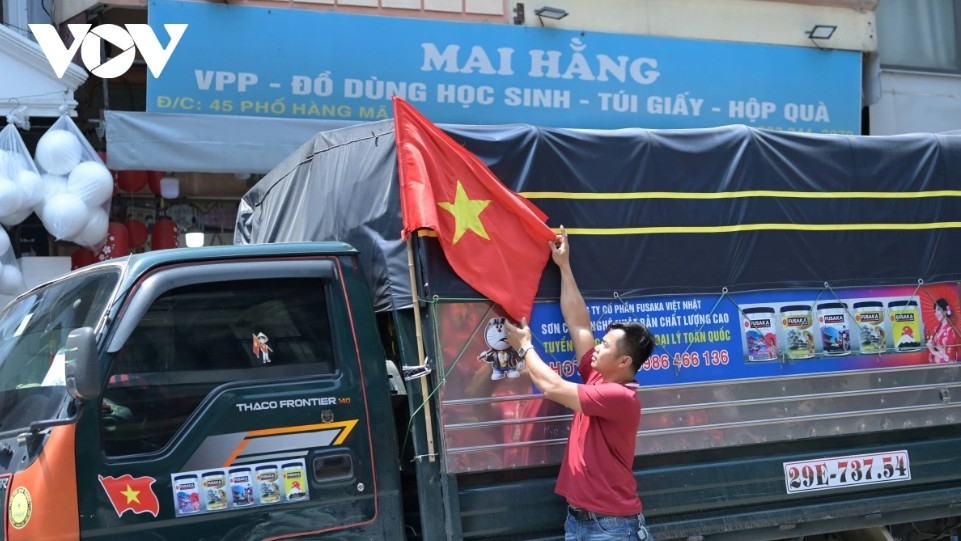 national flags a familiar sight on city streets picture 11
