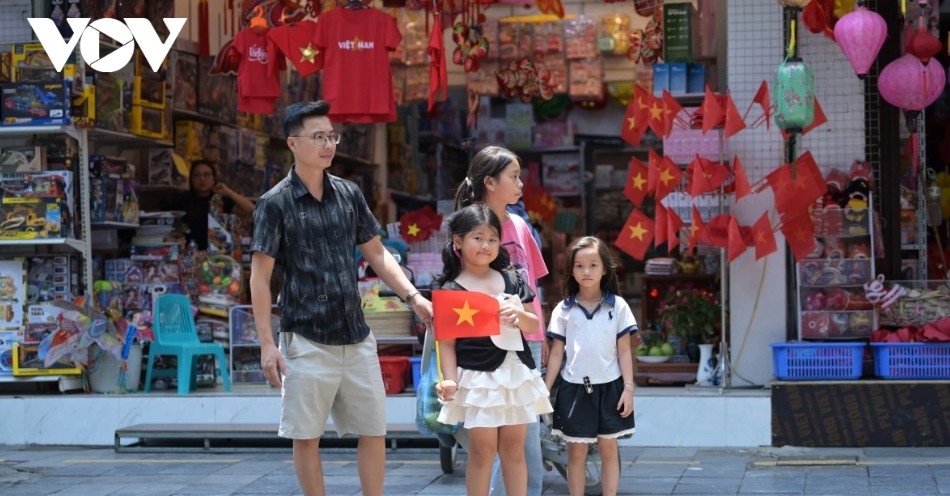national flags a familiar sight on city streets picture 12