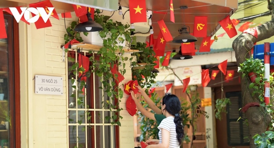 national flags a familiar sight on city streets picture 5