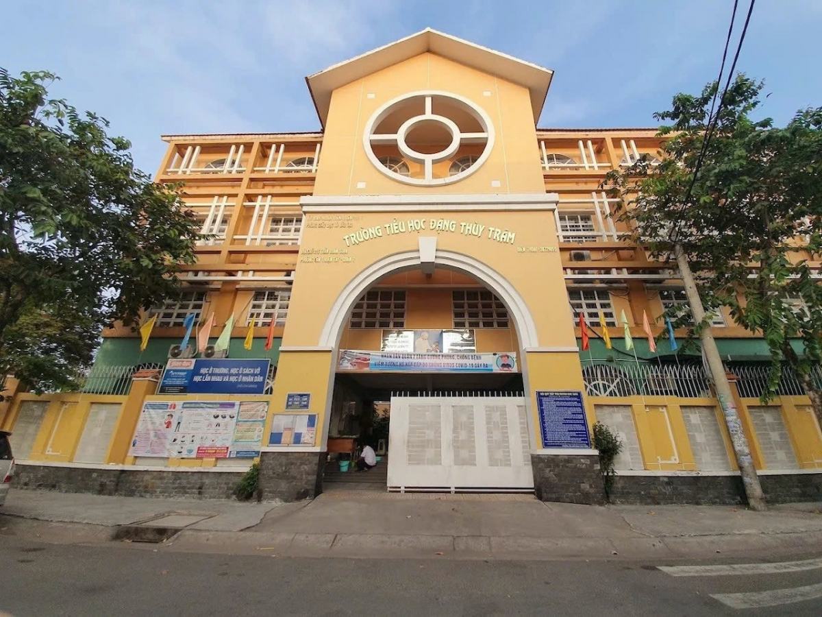 bo y te vao cuoc vu 25 hoc sinh va bao mau o tp.hcm nghi ngo doc hinh anh 1