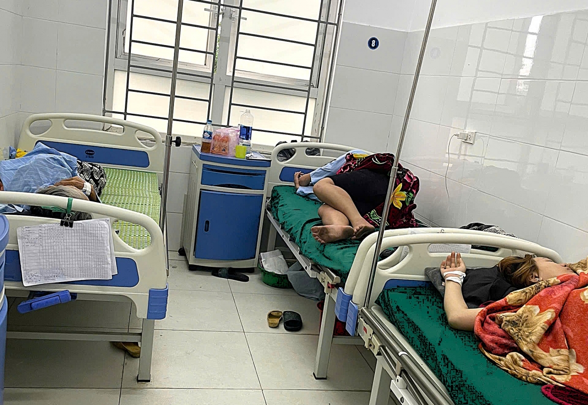 28 người nhập viện nghi ngộ độc sau khi ăn bánh mì ở Nghệ An