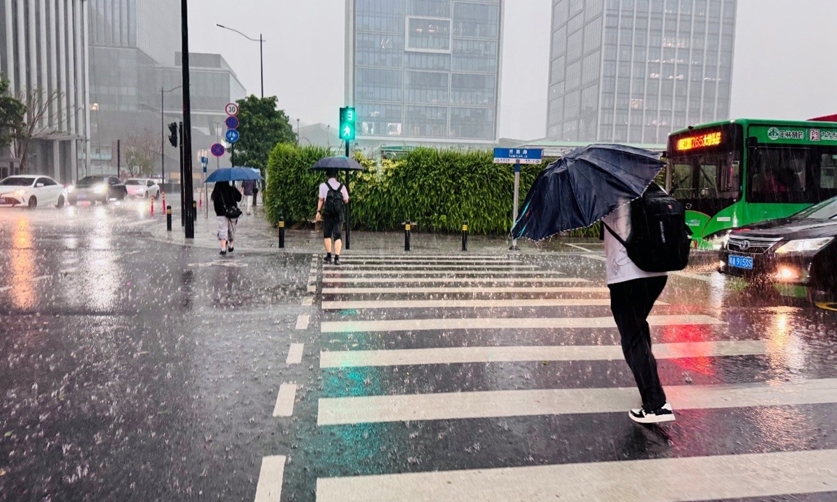 mien nam trung quoc xuat hien thoi tiet bang - hoa doi lap hinh anh 1