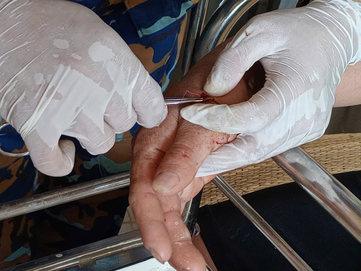 nha gian dk1 7 so cuu kip thoi ngu dan gap nan tren bien hinh anh 2