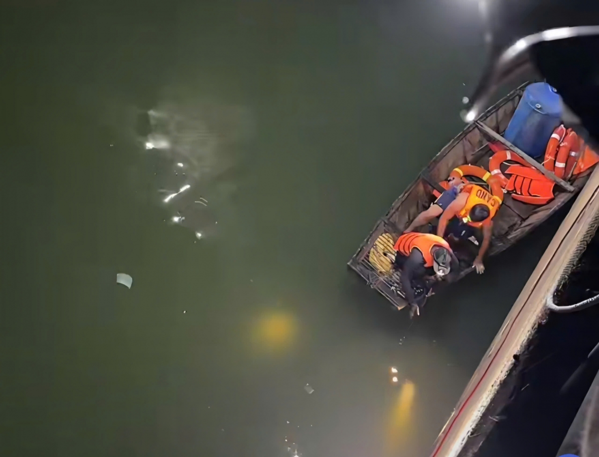 dien bien moi vu thi the doi nam nu duoi ho krong buk ha, tren bo co 2 xe may hinh anh 2