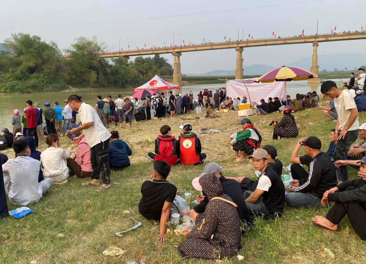 Tìm thấy thi thể người phụ nữ nghi nhảy cầu tại Nghệ An