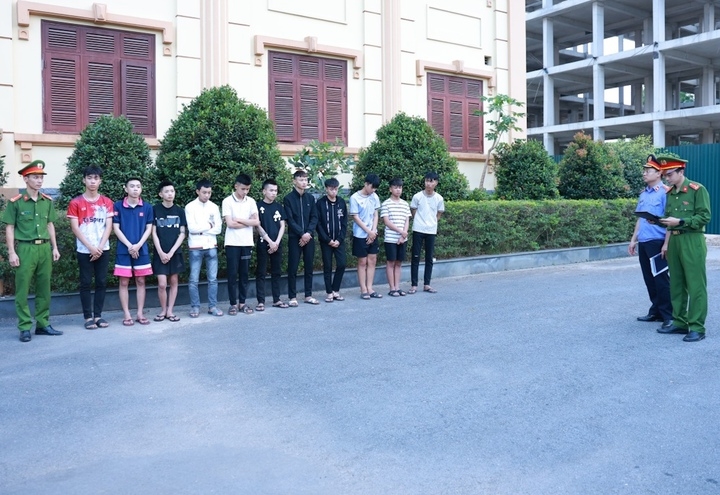 khoi to nhom thanh thieu nien mang hung khi gay roi duong pho o quang tri hinh anh 1