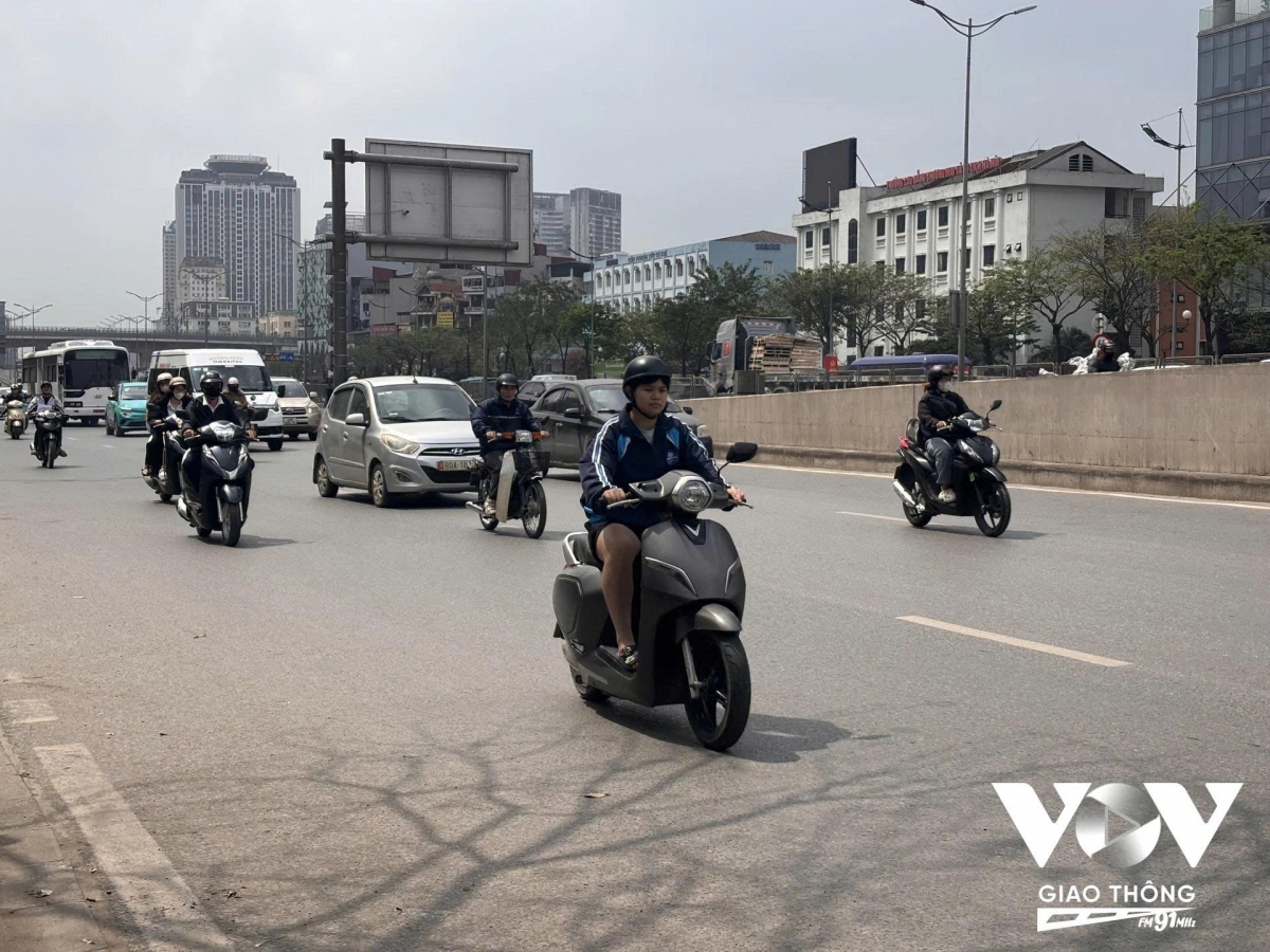 nhu cau xe dien tai ha noi tang manh du van lo thieu tram sac hinh anh 2