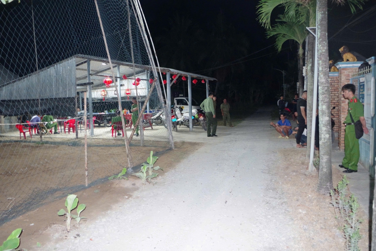 bat doi tuong vo co dam chet nguoi dang ngoi xem bong chuyen hinh anh 1