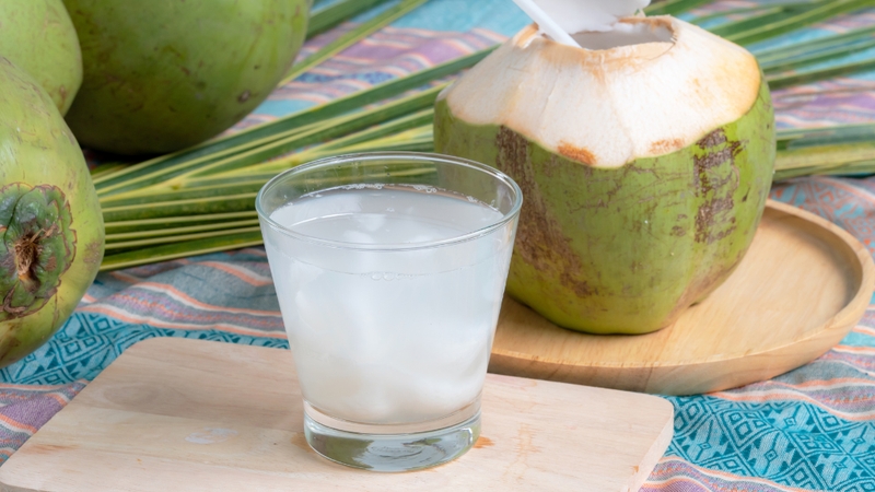 uong nuoc dua lien tuc co sao khong nhung loi ich va canh bao can biet hinh anh 1