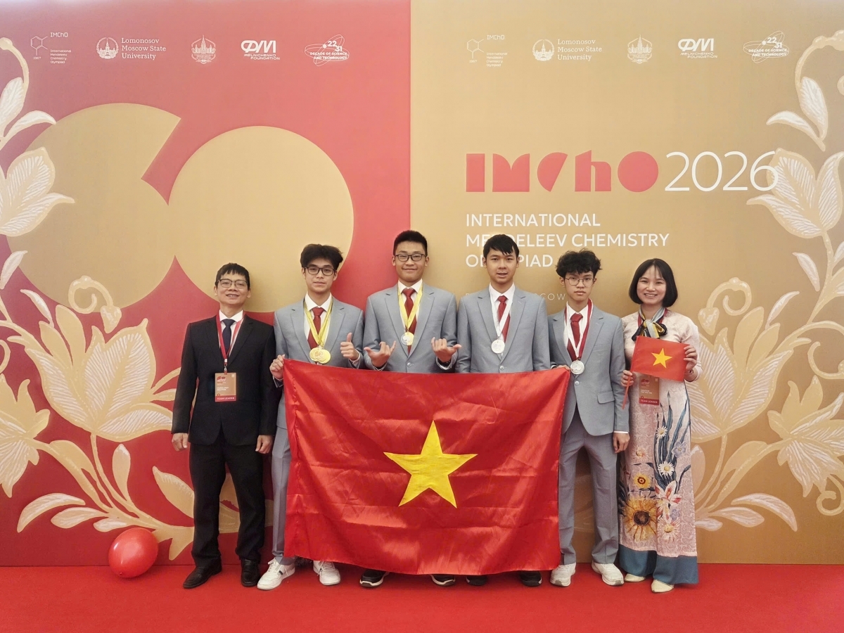 hoc sinh viet nam doat 2 huy chuong vang olympic hoa hoc quoc te hinh anh 1