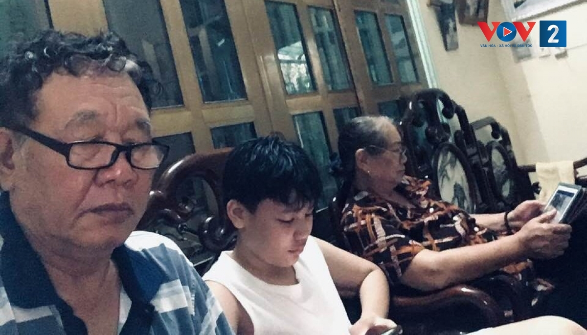 nguoi cao tuoi truy cap mang xa hoi nen hay khong mot so luu y quan trong hinh anh 1