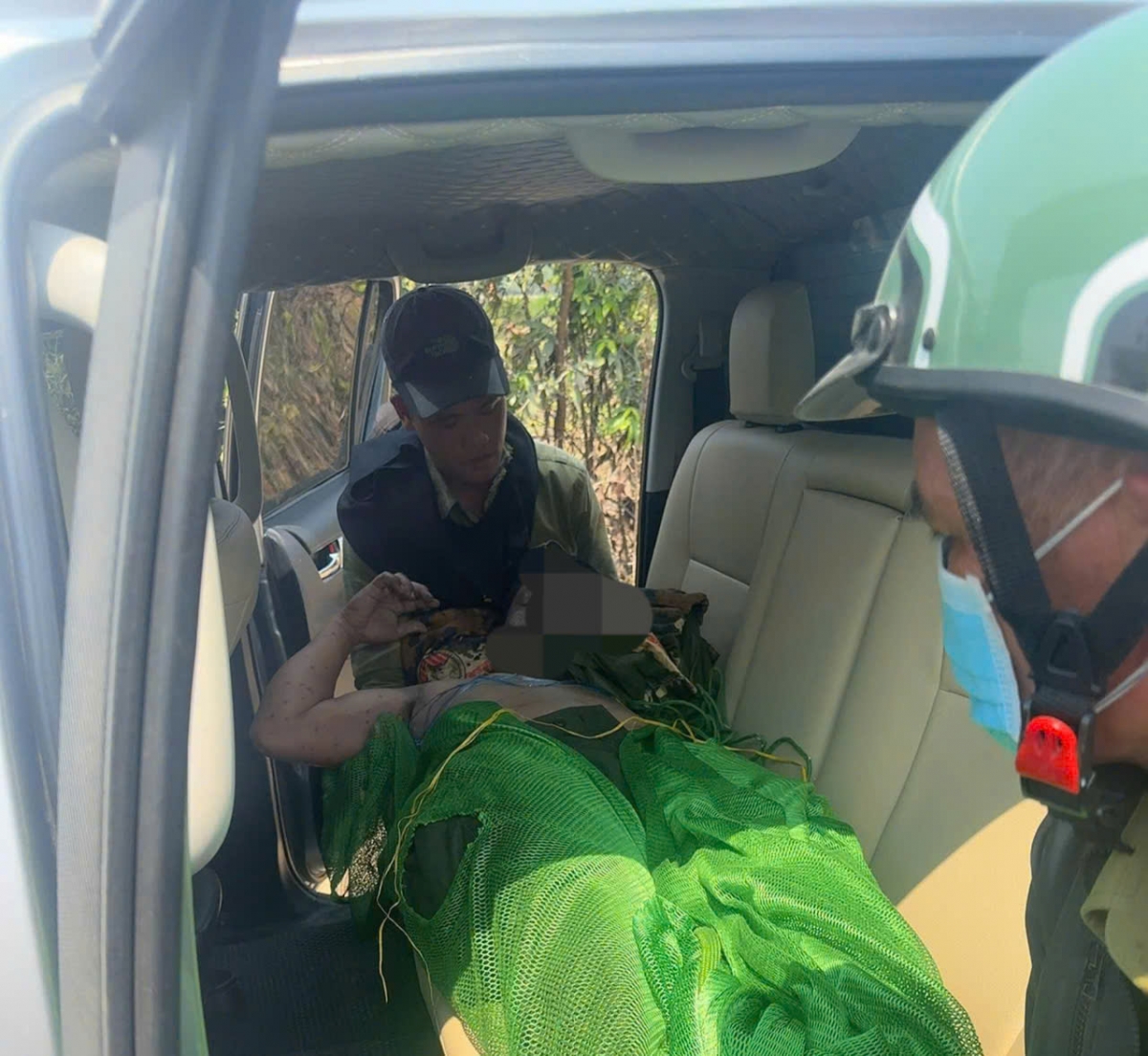 5 nguoi thuong vong vi bi ong dot trong luc kiem tra rung hinh anh 1