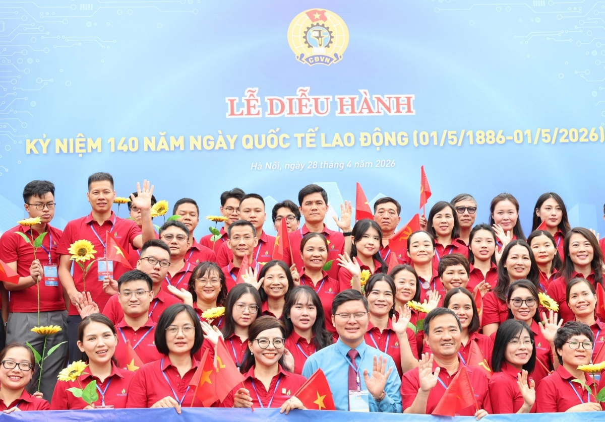 may day parade in hanoi marks international workers day 2026 picture 1