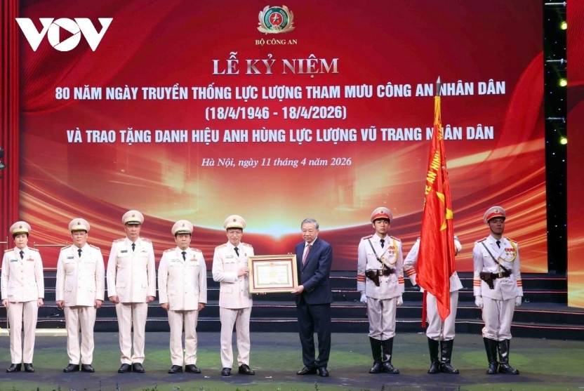 vietnam s top leader attends anniversary of public security advisory force picture 1